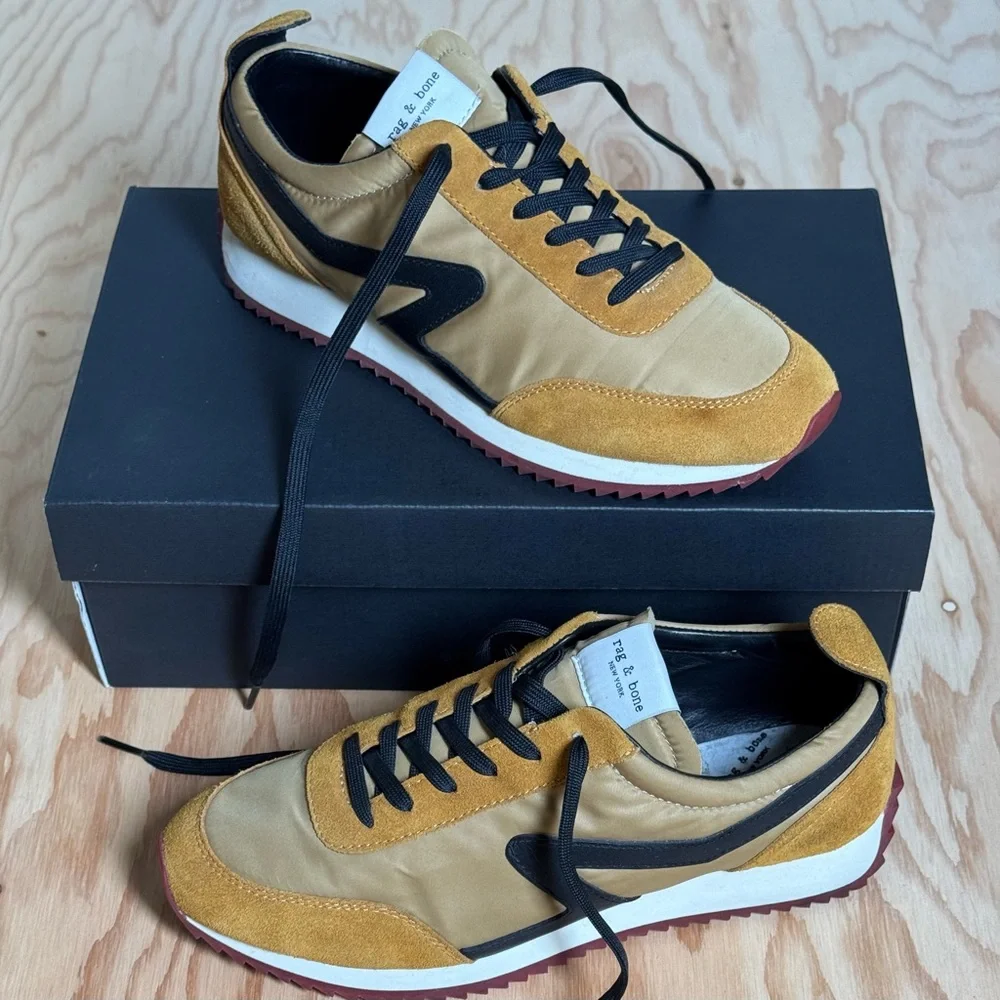 Rᴀɢ & Bᴏɴᴇ Wᴏᴍᴇɴ's Rᴇᴛʀᴏ Rᴜɴɴᴇʀ Sɴᴇᴀᴋᴇʀ ɪɴ Mᴜsᴛᴀʀᴅ - Picture 5 of 16